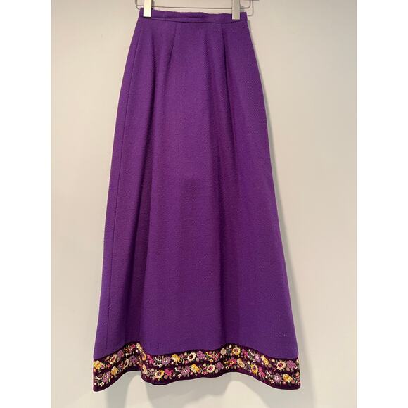 1970s Vintage Maxi Skirt Purple w Embroidered Details Boho Artsy Size Small JL - Picture 1 of 13